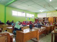 Puluhan Guru MIN 1 Tanah Datar dengan Semagatnya Mengikuti Bimtek Implementasi Kurikulum Merdeka (IKM) Hari ke-3